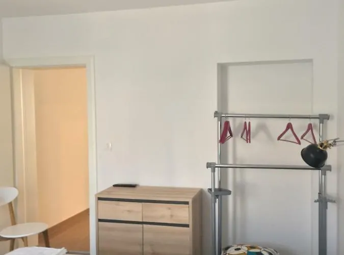 Godinovic * Χβαρ