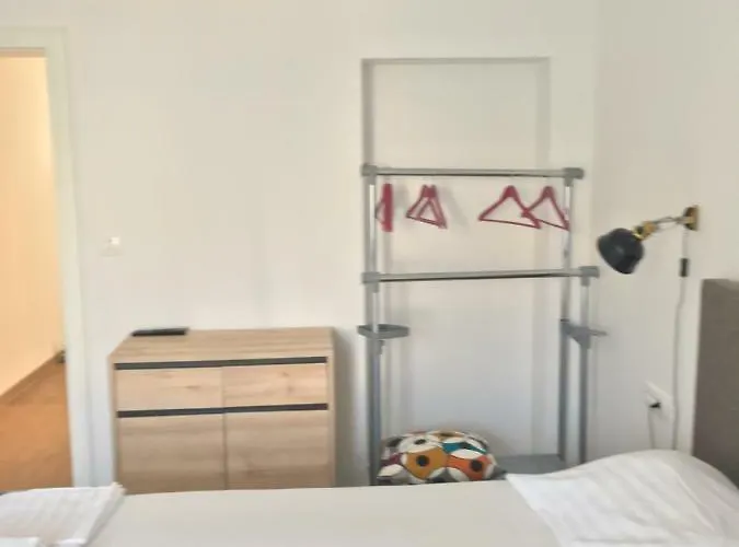 Godinovic * Χβαρ